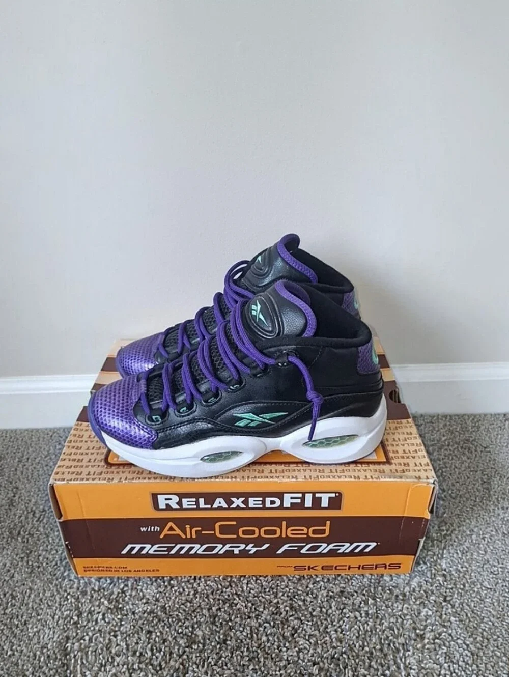 Reebok Mid Top Lace Up Sneakers Black/Purple Men's Athletic Style 023501